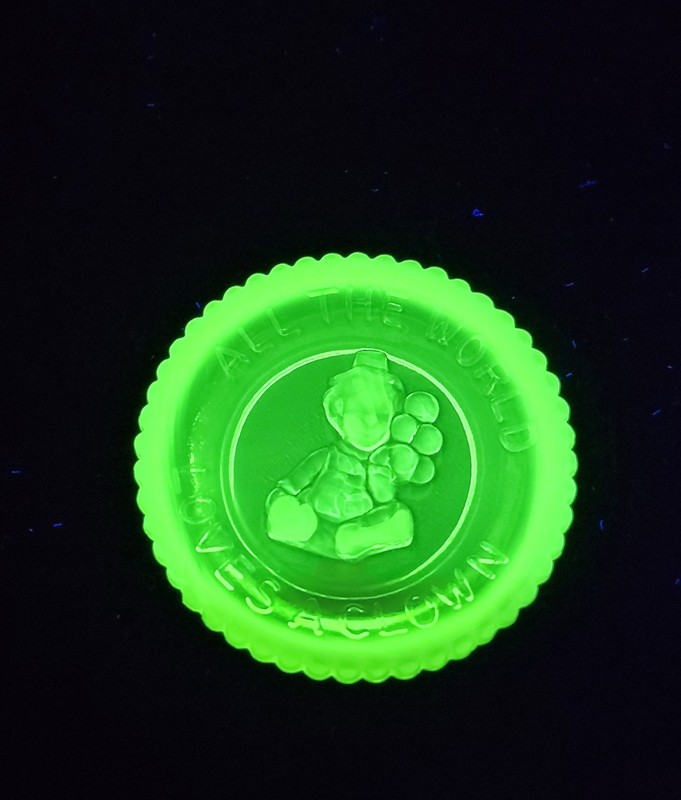 Vtg Mosser Uranium Vaseline Peewee Glass Clown Plate All The World Love Clown UV