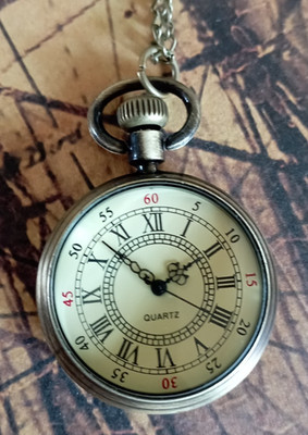 Vintage Taschenuhr Retro   Quarzwerk mit römischen Ziffern   35 mm