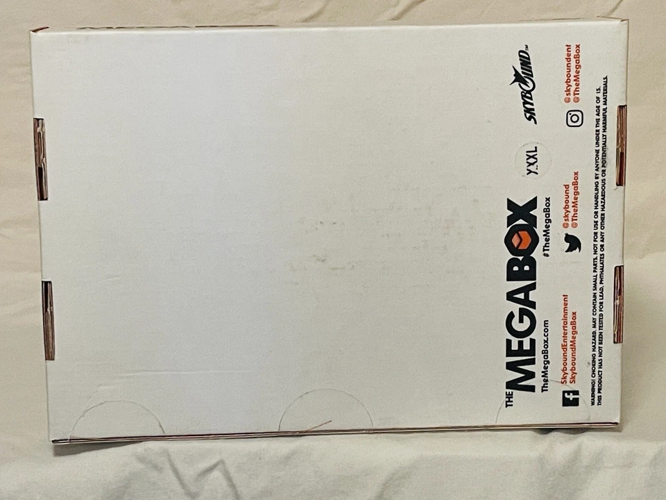 CAJA DE COLECCIONISTAS SKYBOUND THE MEGABOX WALKING DEAD XXL con JESÚS, sin abrir Foto 3 de 3