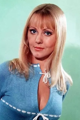 Yutte Stensgaard 70er Jahre TV & Hammer Horrorstar vollbusiges Portrait