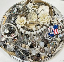 Jewelry 1 LB WEARABLE Bulk Lot Estate Vintage to Modern Costume- LOOK lot HT58