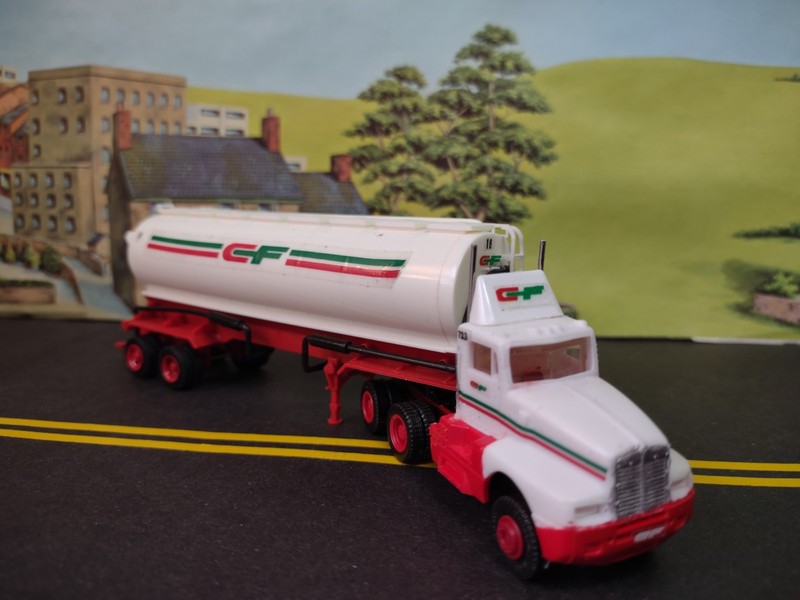 Consolidated Freightways Custom Kenworth HO Grain Tanker CF Freight