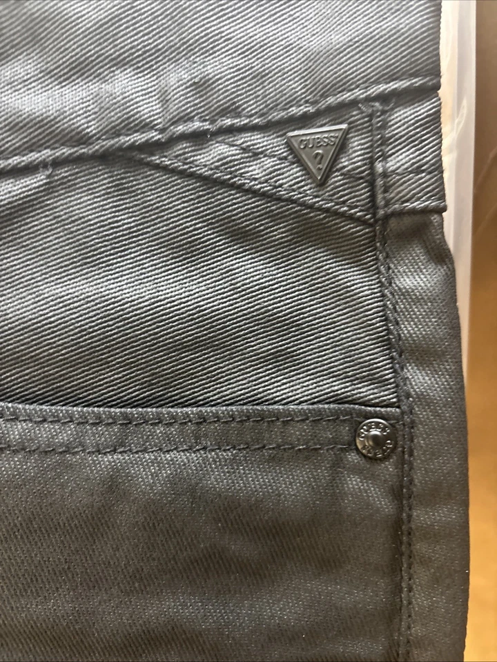 Pantalones de mezclilla recubiertos negros Guess para hombre talla 36x30 Moto cremallera delgada pierna recta ¡Bonitos!! Foto 4 de 4