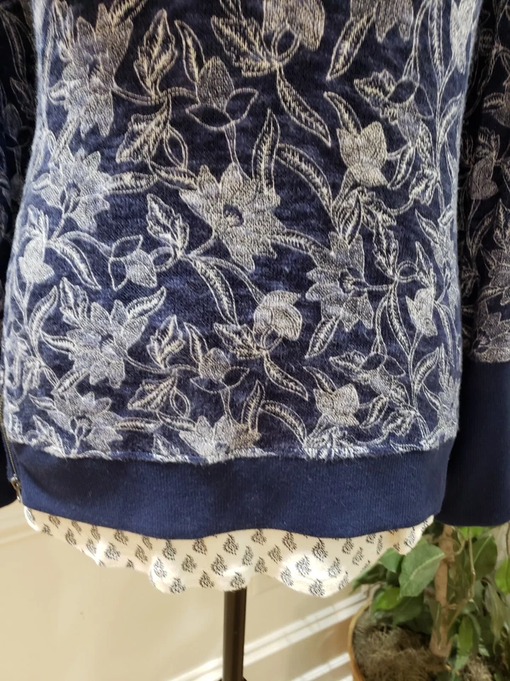 Suéter Max Jeans Para Mujer Azul Floral Rayón Cuello Redondo Manga Larga Talla X-Pequeño Foto 3 de 4