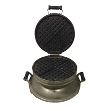 Great Northern MFG Co Waffle Maker Vintage