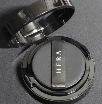 HERA Black Cushion Foundation 15g + Refill 15g, SPF34 #21N1 Vanilla / SWIFT