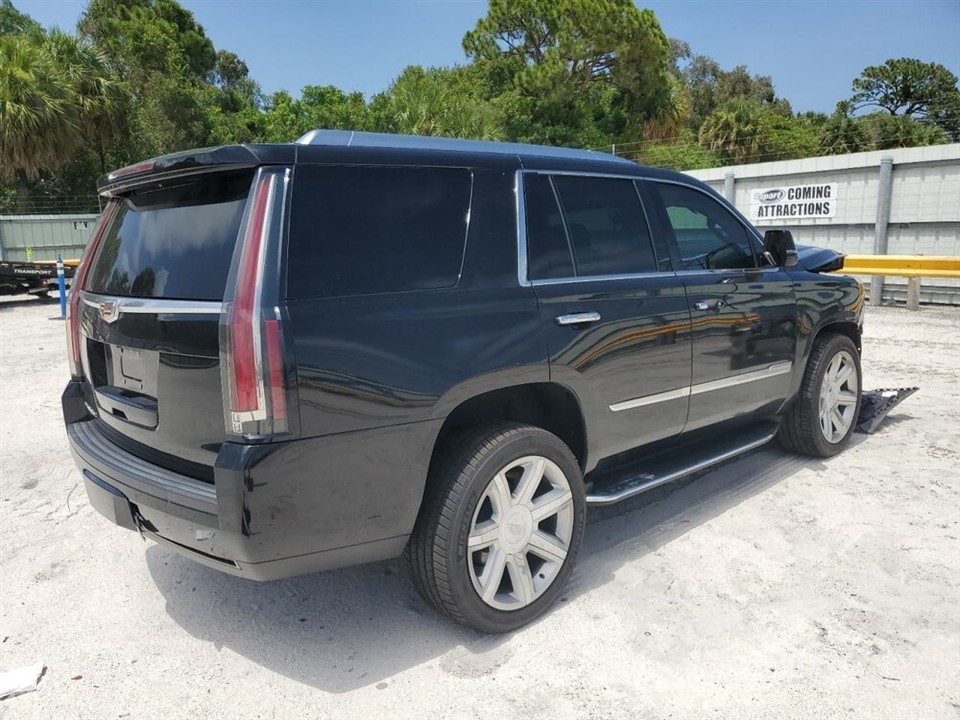 1520 Escalade Rear Passenger Side Right RH Taillight Tail Light Lamp