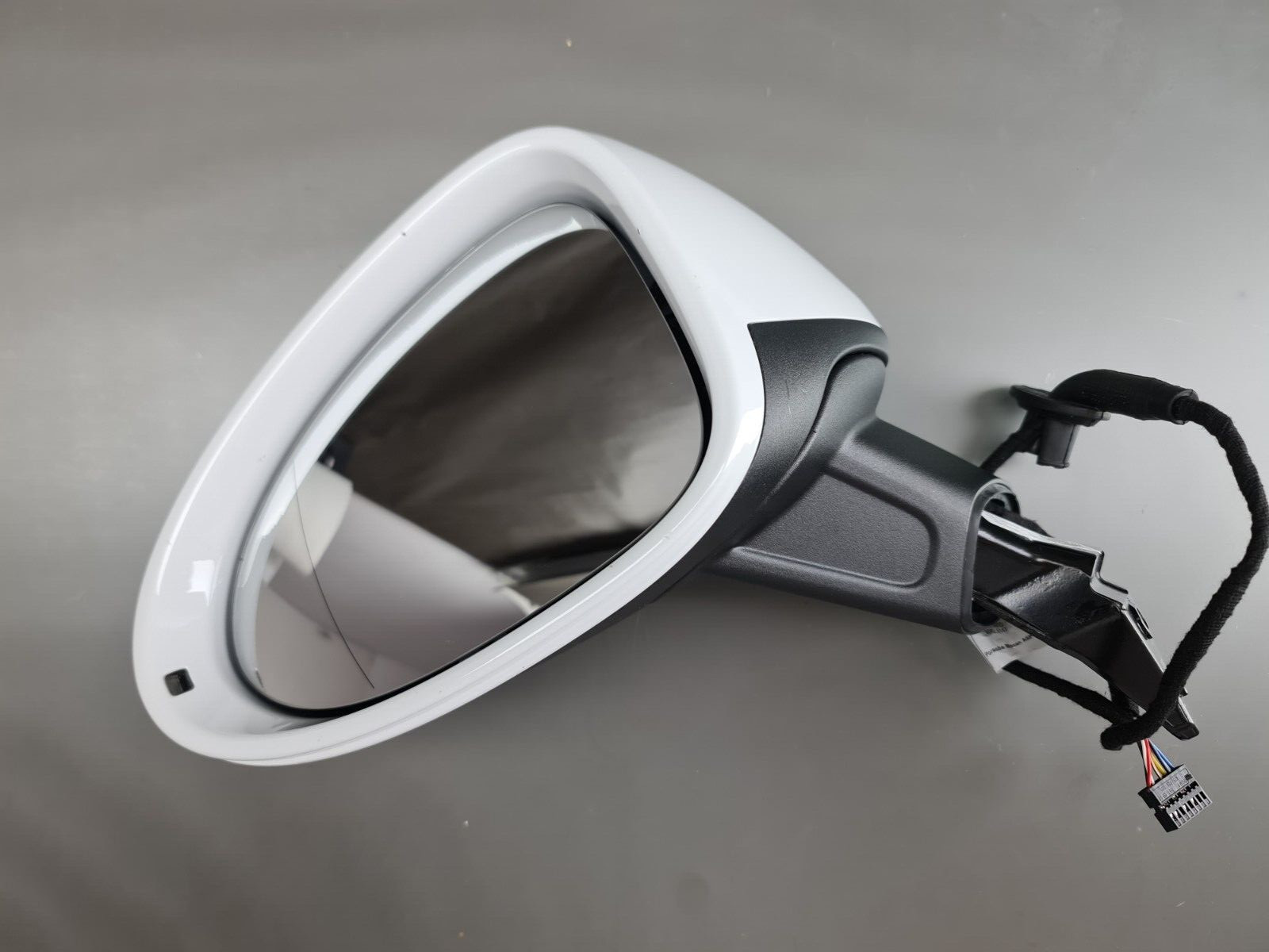 Original. Porsche Macan Links Außenspiegel Pure White El Anklappbar 95B857507