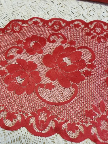 Red Lace Angel Design Table Runner 35 x 15 - Picture 2 of 3
