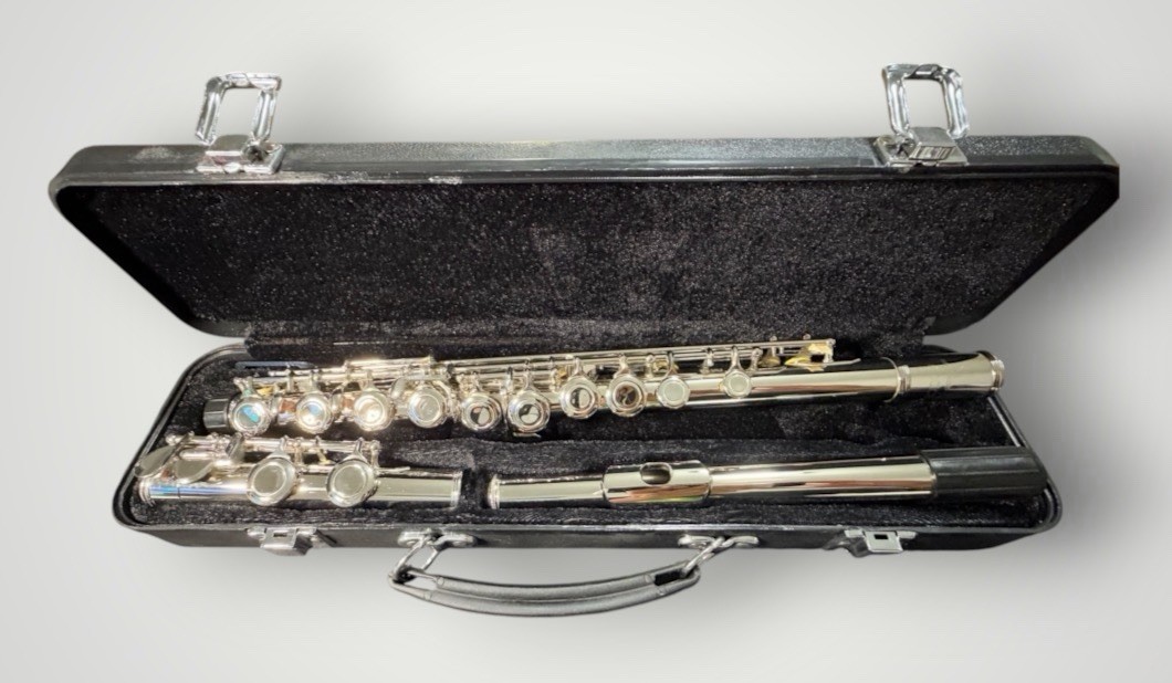 Melodica Concert Flute 16-Key Closed Hole Nickel Silver, Case Kit Gloves. New