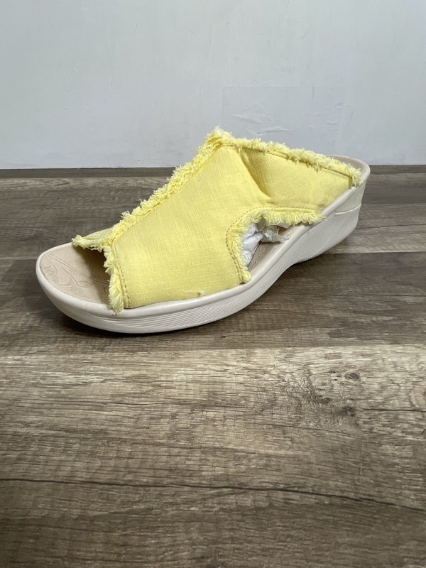 BZees Serendipity Sandals Women's size 10M (Fa-1138)