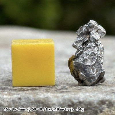 Nickel-Eisen Meteorit Felsenkristalle - Himmelsfeld