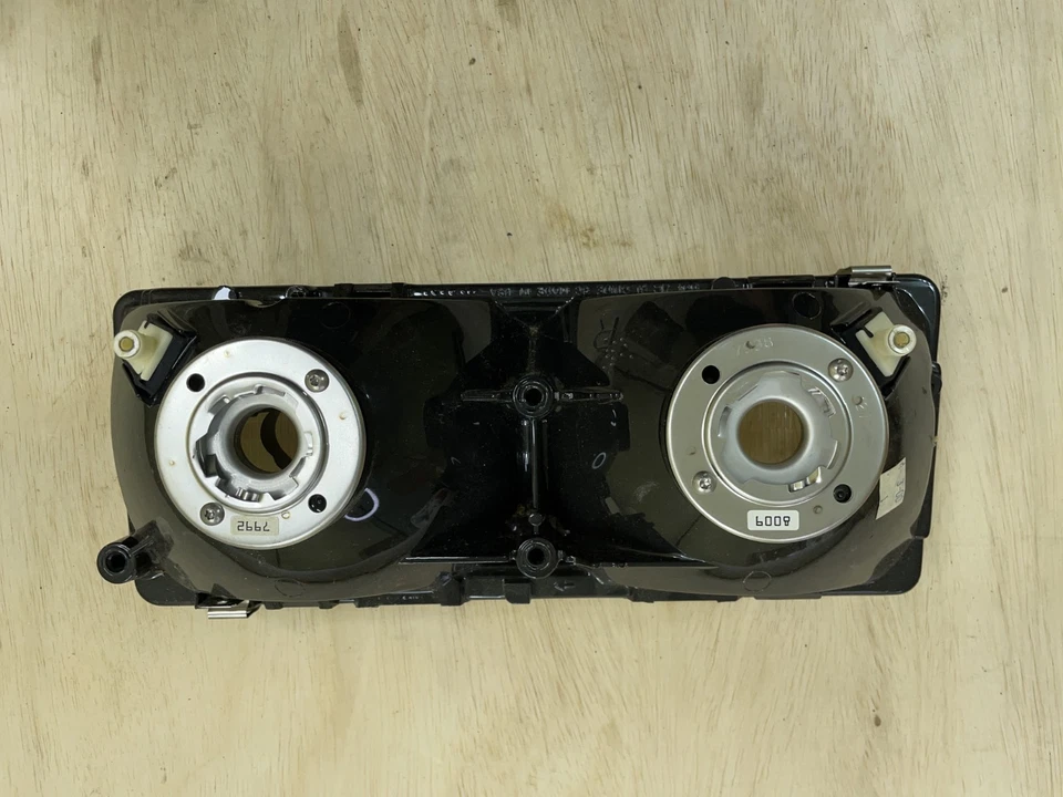 Lente y carcasa de faro derecho pasajero GM OEM 91-93 Deville Fleetwood 16515642 Foto 3 de 4