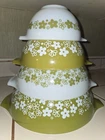 PYREX Cinderella Mixing Bowl Set of 4 Spring Blossom Green/Crazy Daisy 440