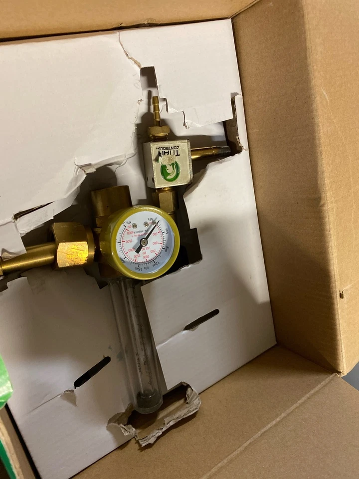 Titan Controls CO₂ Regulator, Fits Titan & Other Controllers, Garden Use - Image 2 of 2