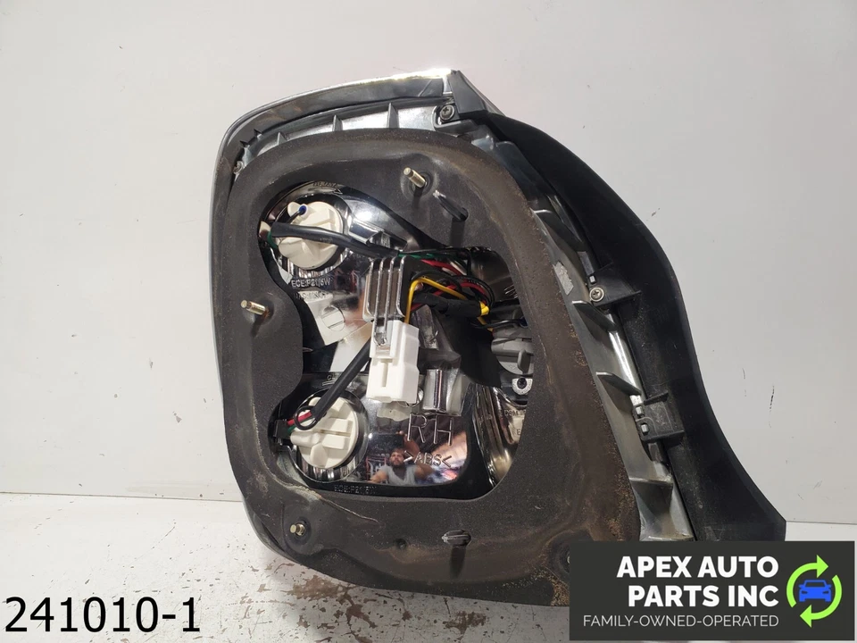 Lámpara de luz trasera de pasajero derecha OEM 2002-2005 Hyundai XG350 3,5 L Foto 4 de 4