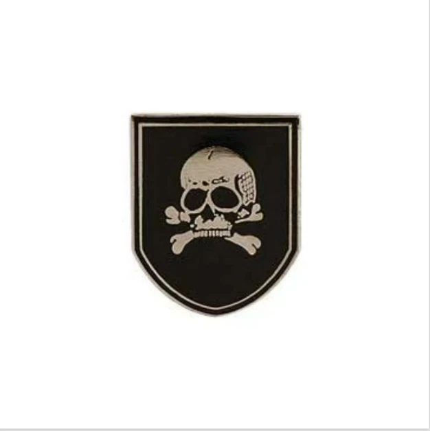 盾牌带头骨和十字骨定制翻领别针骑手珠宝礼品黑色 — 第 2/3 张图片