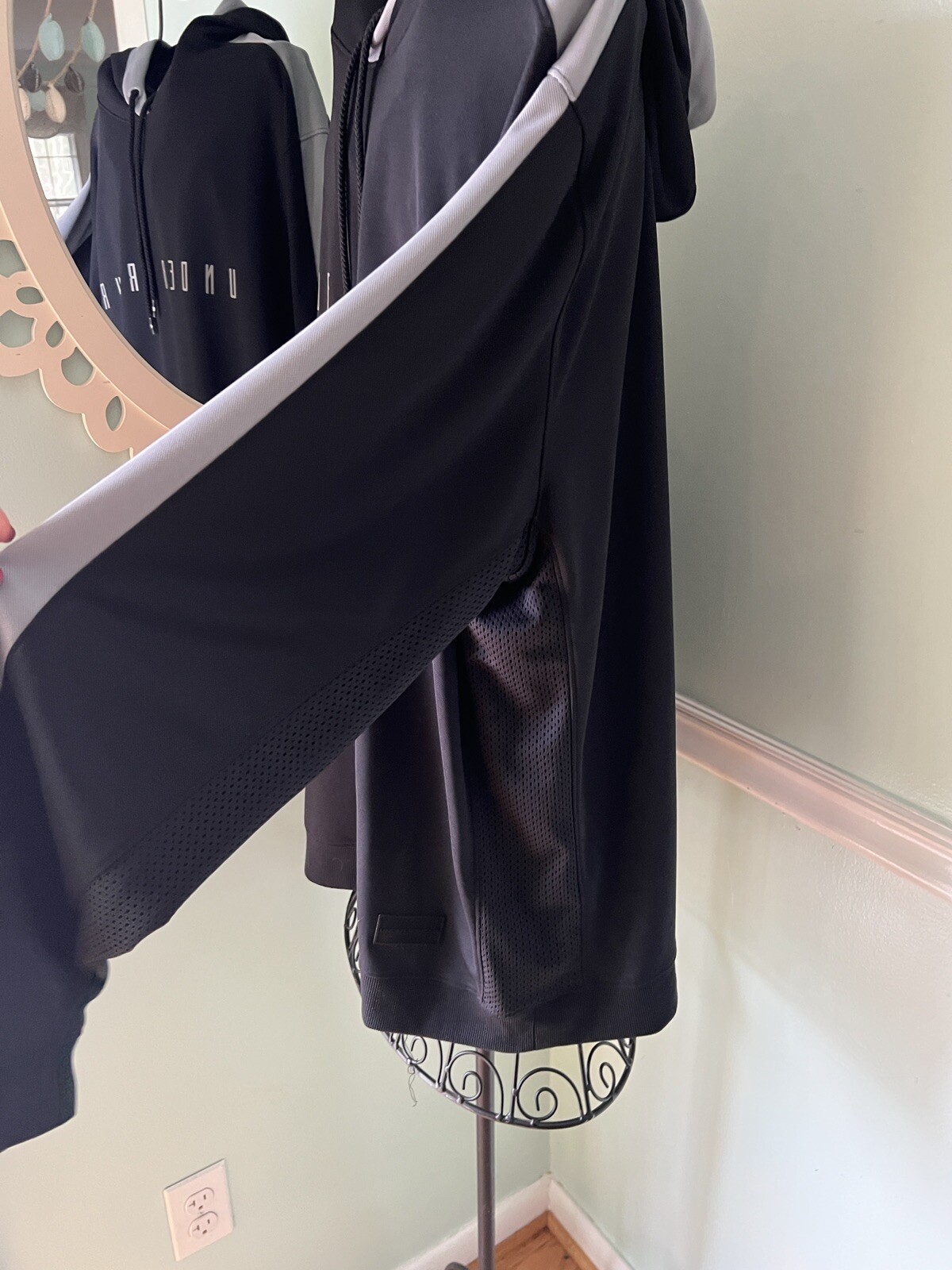 Under Armour polyester Fitted Pullover Hoodie. Me… - image 5