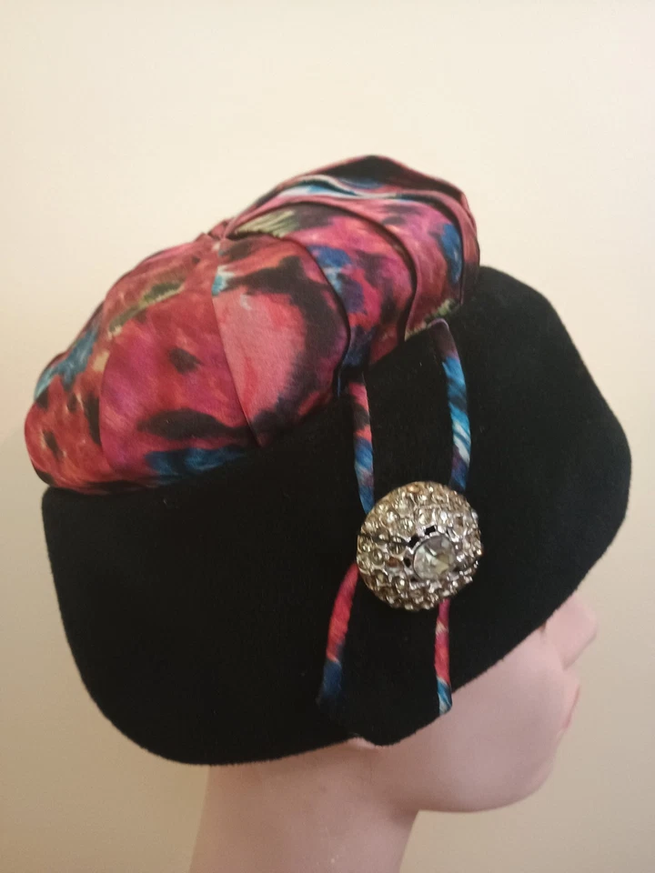 Vintage 1960's Coronet Black Felt Hat With Pink Satin Crown - Image 2 of 4