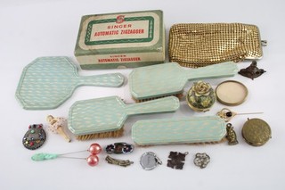 Women's Vanity Items Antique Vintage Accessories Inc Singer Haberdashery Tool