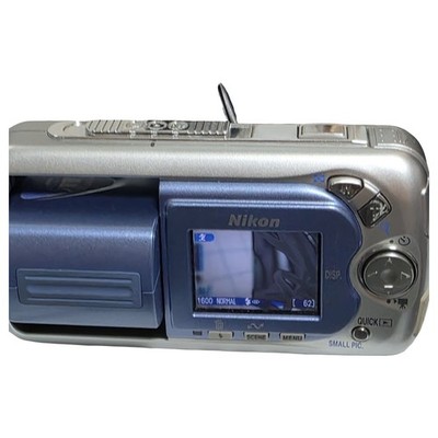 Nikon COOLPIX 2500 Digital Camera - Silver Complete in box