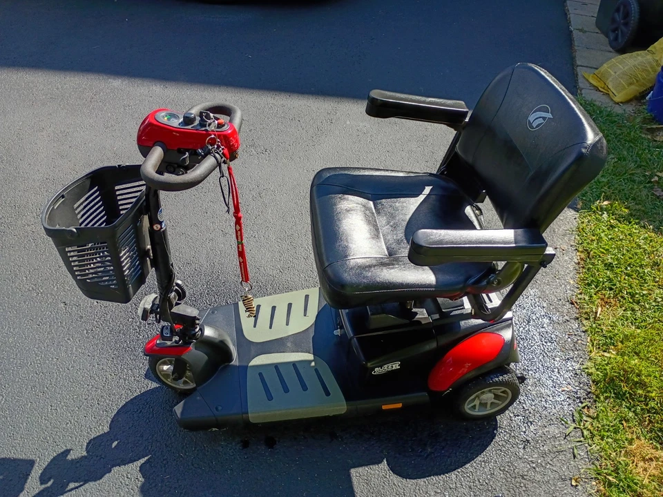 Golden Buzz Around XL Electric Mobility Scooter with Power Cord & Storage Bag - Image 2 of 4