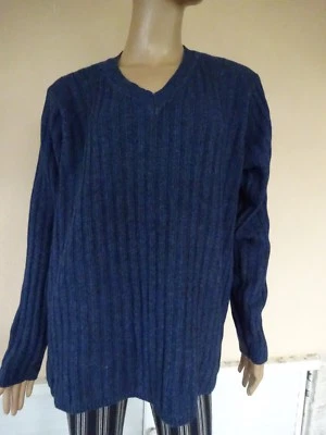 SUPERBE PULL BIEN CHAUD BLEU MARINE 80 % LAINE D AGNEAU T L NEUF - Photo 1/4