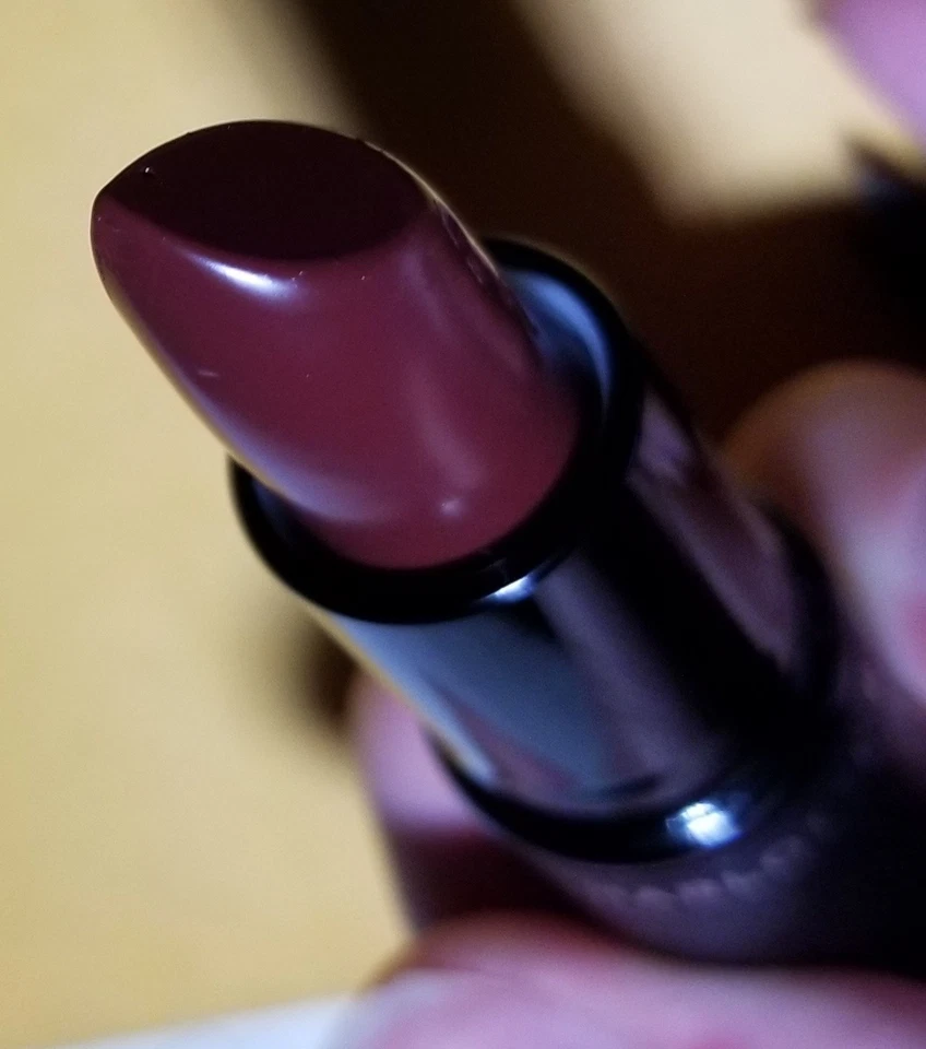 NUEVO lápiz labial Charlotte Ronson Petite Kisses en FABIOLA - rojo baya profunda Foto 2 de 4