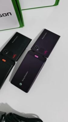 携帯電話本体 A/W Sony Ericsson W380i 14MB GSM Mini-SIM clamshell Walkman Cellular