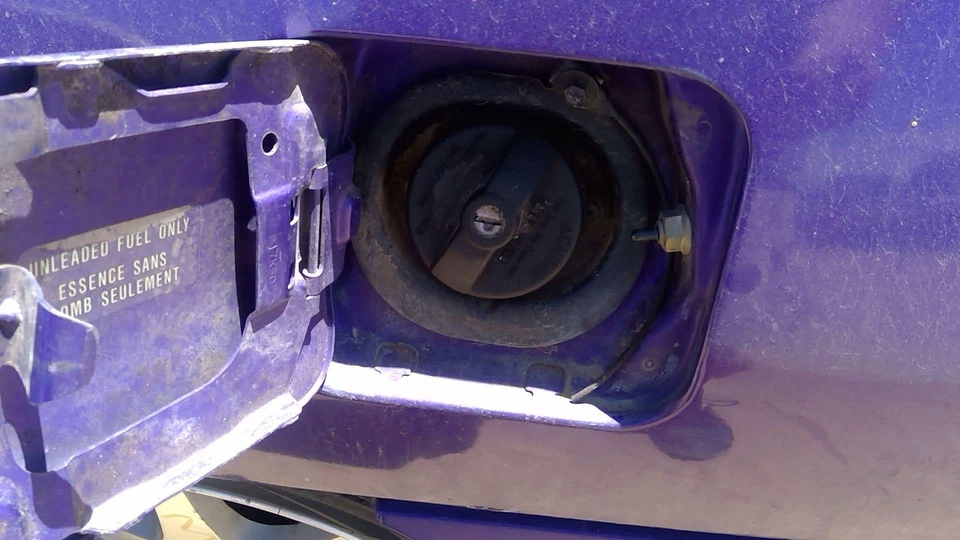 1993 1994 1996 年福特 Escort 燃油填充颈部组件带燃气盖 Oem — 第 3/4 张图片