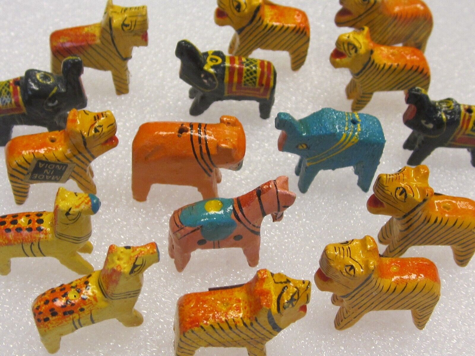 16 VTG BEADS ANIMAL 3-D INDIA WOOD HAND PAINTED JEWELRY FINDINGS LOT CRAFTS NOS