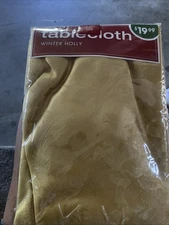 Bed Bath Beyond Winter Holly Gold Round 90” Tablecloth Christmas Holiday New
