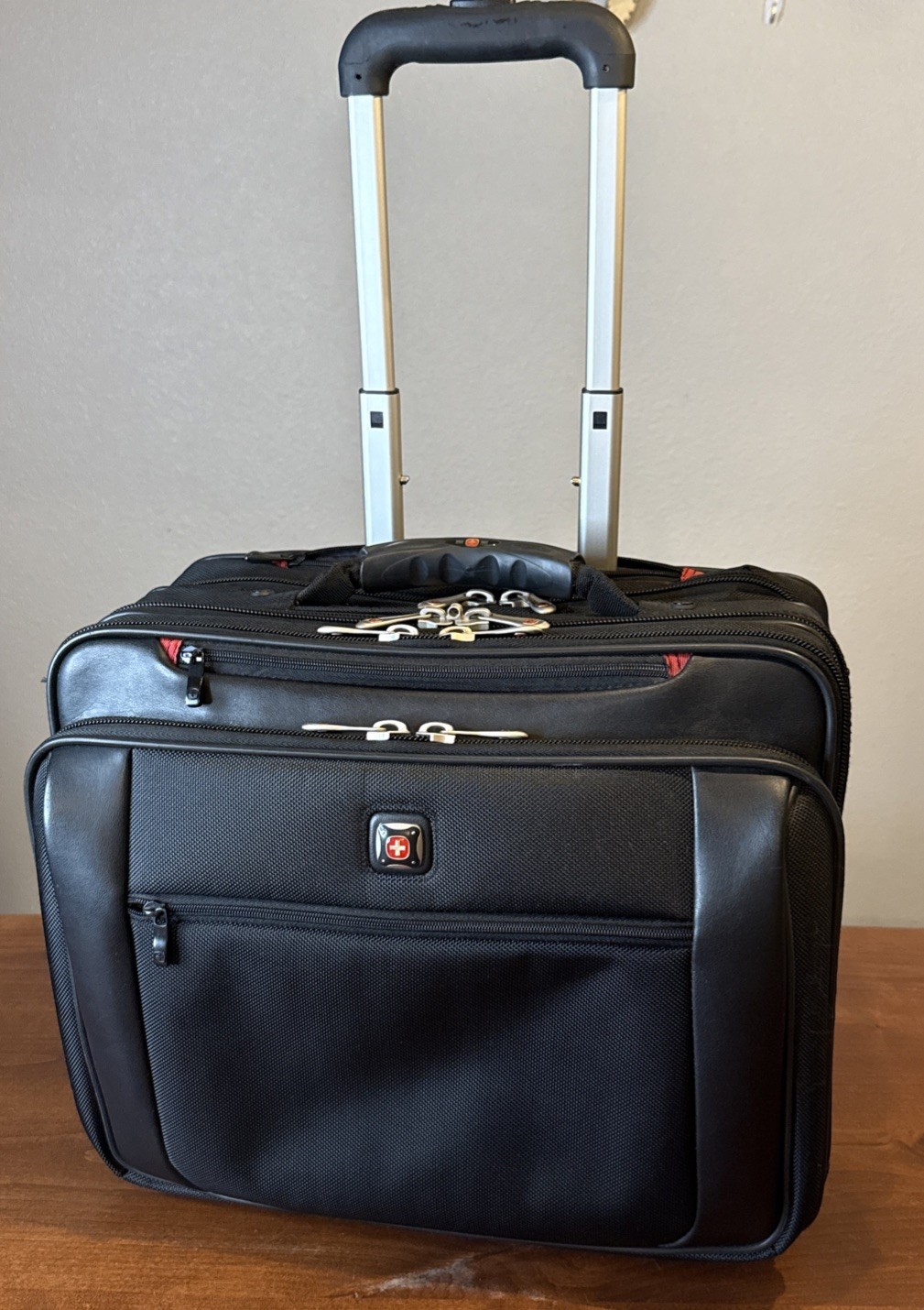 Swiss Gear Wenger Carry On 17'' Laptop Luggage Briefcase Rolling Wheeled EUC