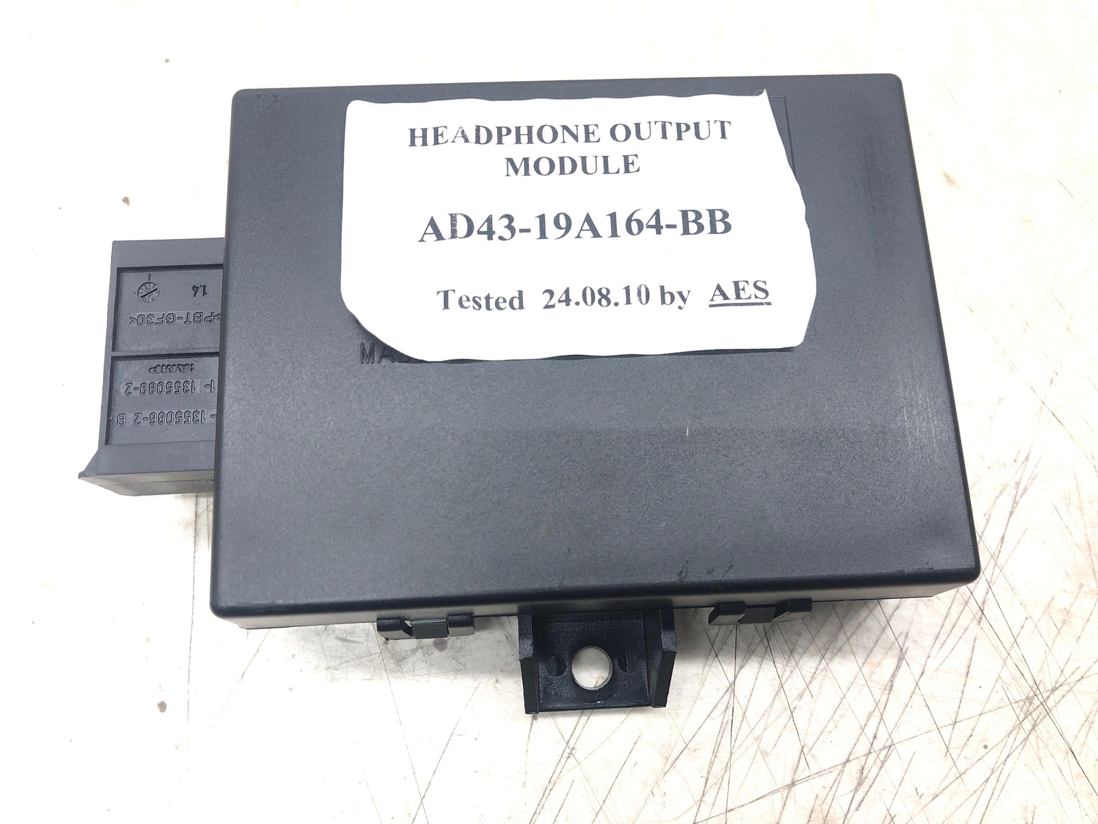ASTON MARTIN RAPIDE HEADPHONE OUTPUT MODULE AD43-19A164-BB OEM