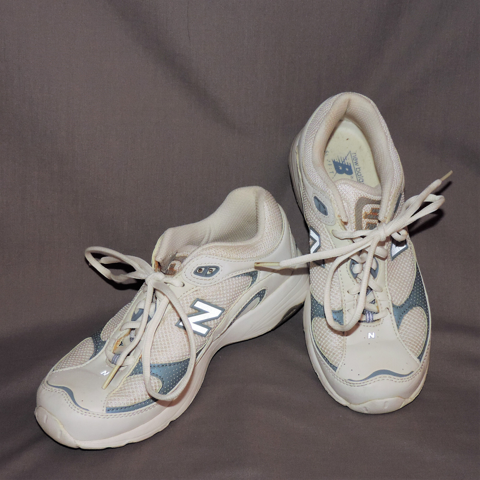 New Balance 788 White Blue Athletic Shoes Womens size 7.5 with Flaw