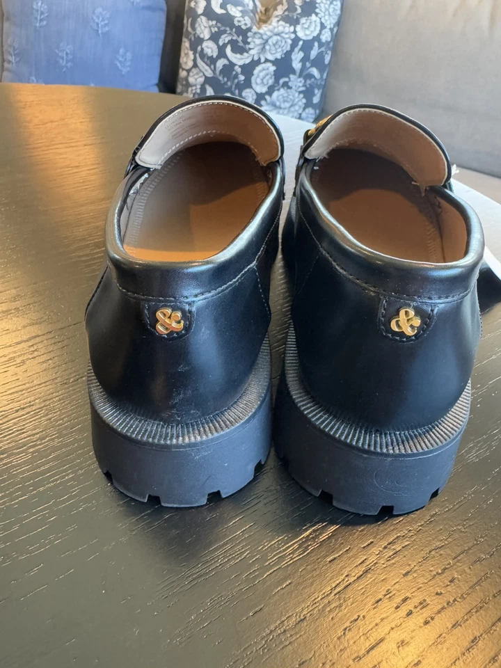 Mocasín para mujer Sam & Libby Rylan negro talla 9 con cadena dorada ornamentada Foto 3 de 4