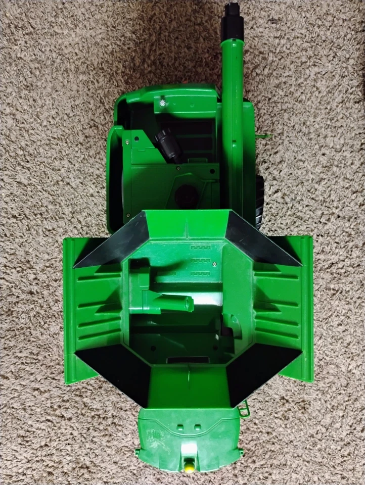 Bruder John Deere S670 Combine Harvester Farm Toy - No heads - Image 4 of 4