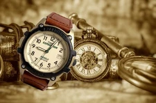 VINTAGE TIMEX 38MM MEN'S QZ, ARABIC NUMERALS, CANVAS LEATHER BAND.