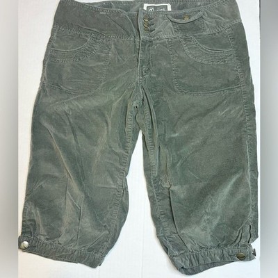 Nori Juniors Capris Size 13 Sage Green EUC Softness For Days!!!
