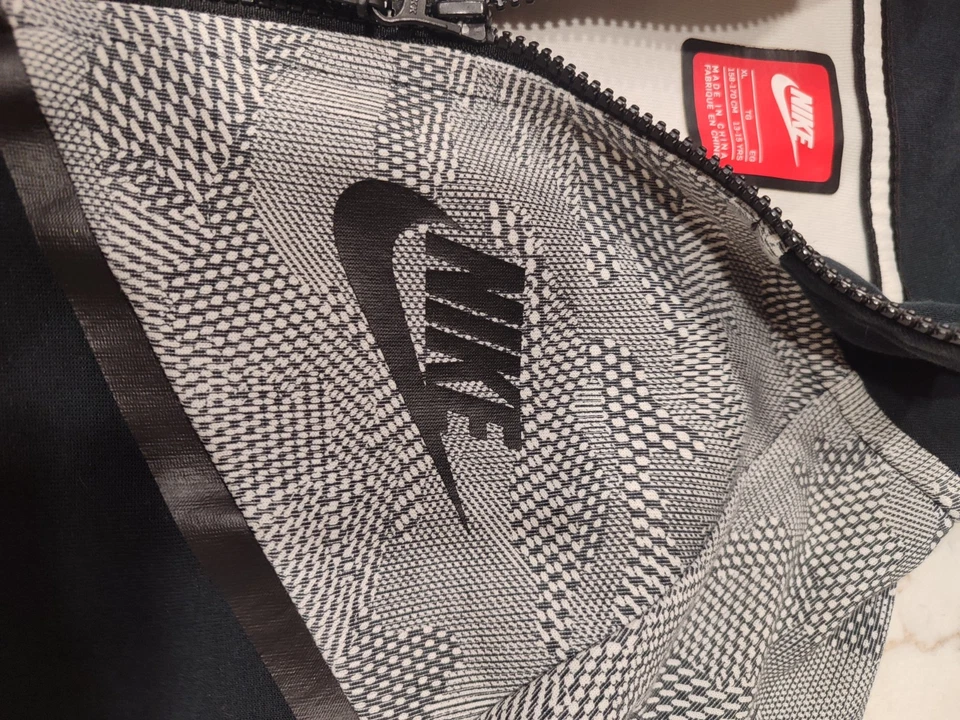 Nike Tech Fleece, foto 3 di 5