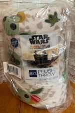 Star Wars Baby Yoda Grogu MANDALORIAN Throw Blanket 5' x 6 ' - The Big One M