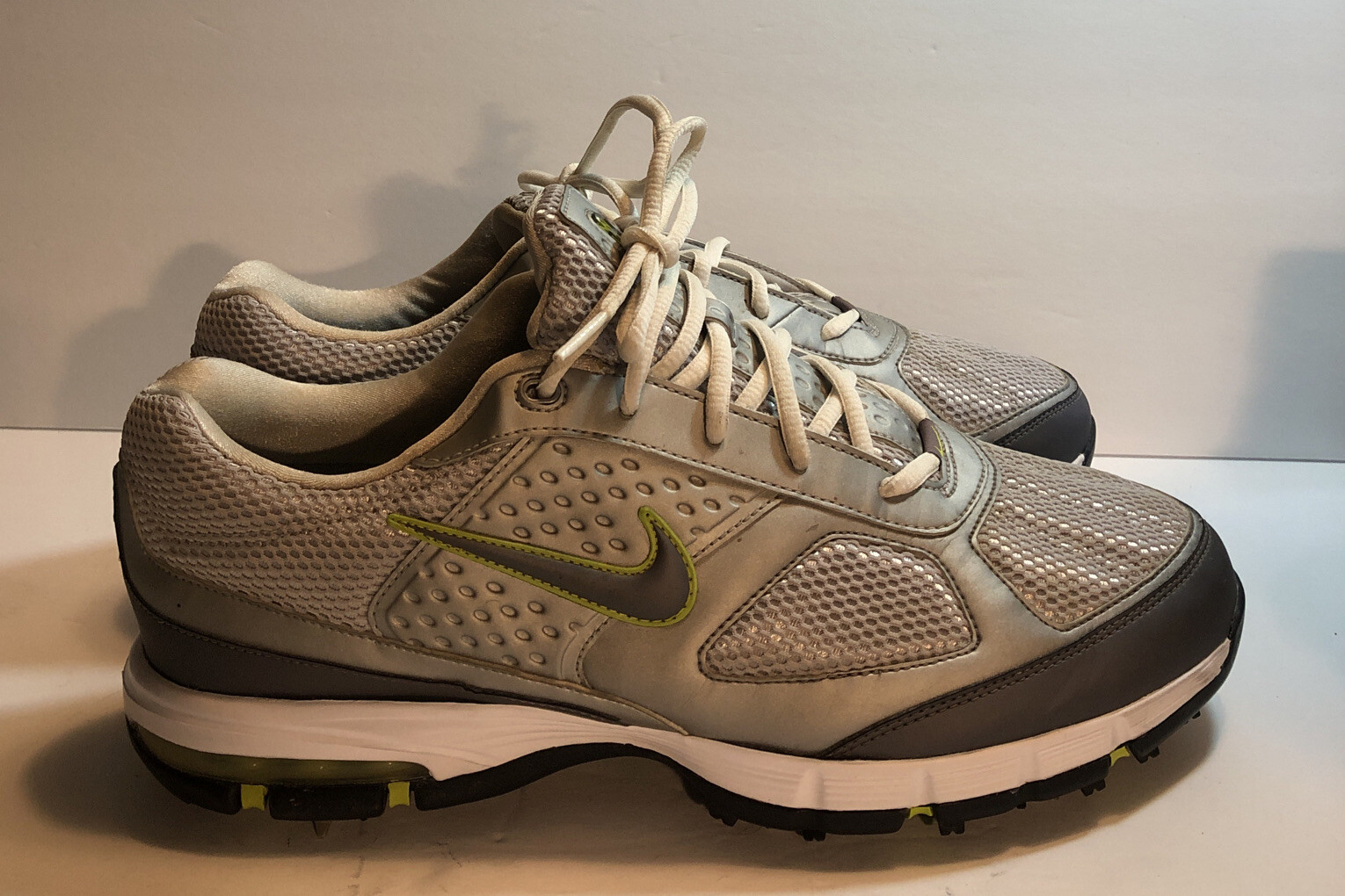 spiked nike golf shoes