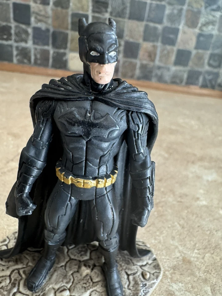 Figura de acción Batman Caballero Oscuro 4" cinturón negro dorado DC Comics Schleich 2015 Foto 2 de 4