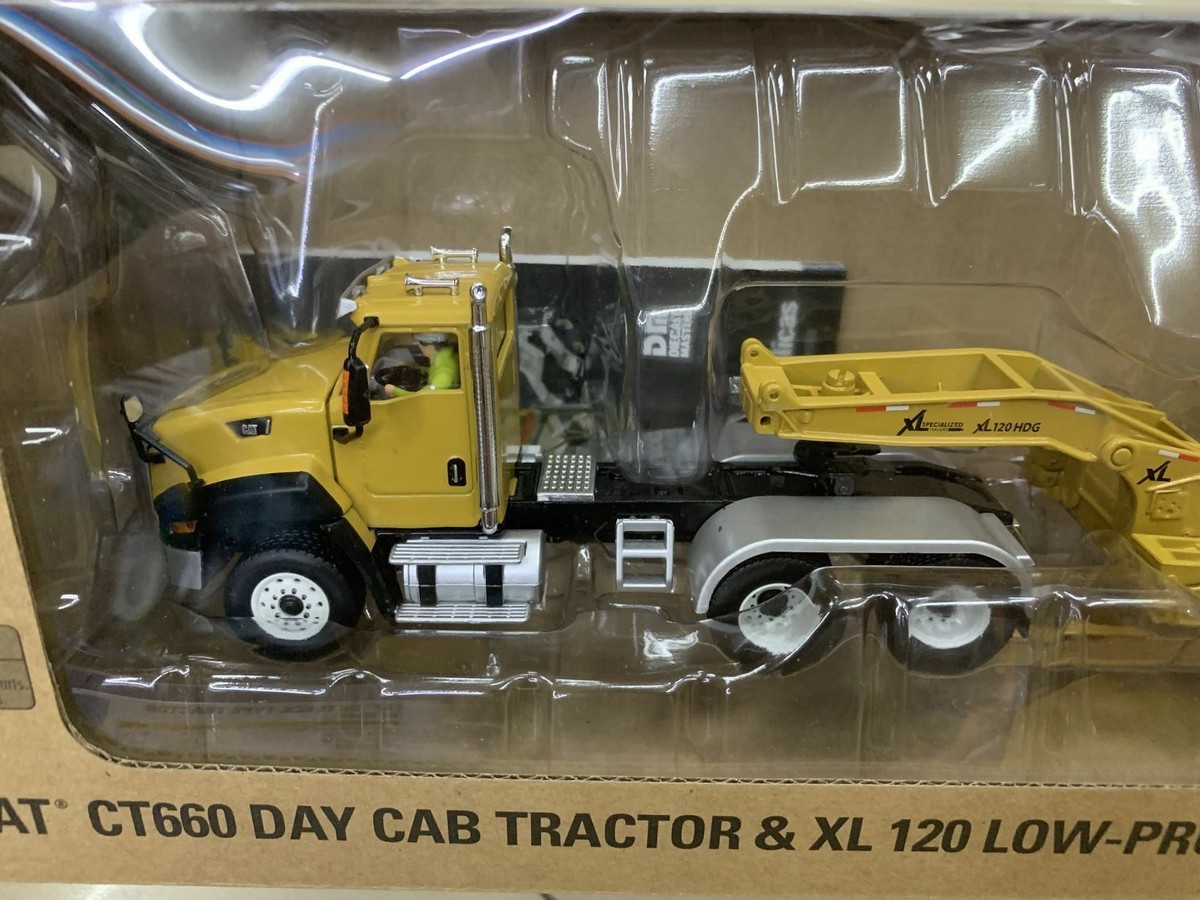 ミニカー 1/50 DM CAT CT660 CB-534D 85601C CT660 Day Cab with XL Lowboy Trailer and CB-534D Compactor