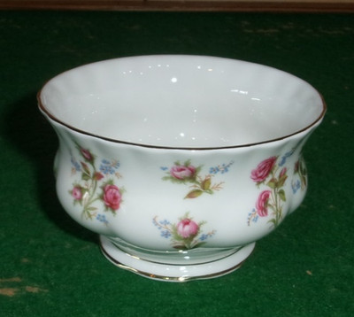 ROYAL ALBERT WINSOME BONE CHINA KLEINE ZUCKERDOSE 1.