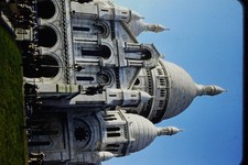 RED BORDER SLIDE White Sacr&eacute;-C&oelig;ur Basilica with domes under a blue sky.