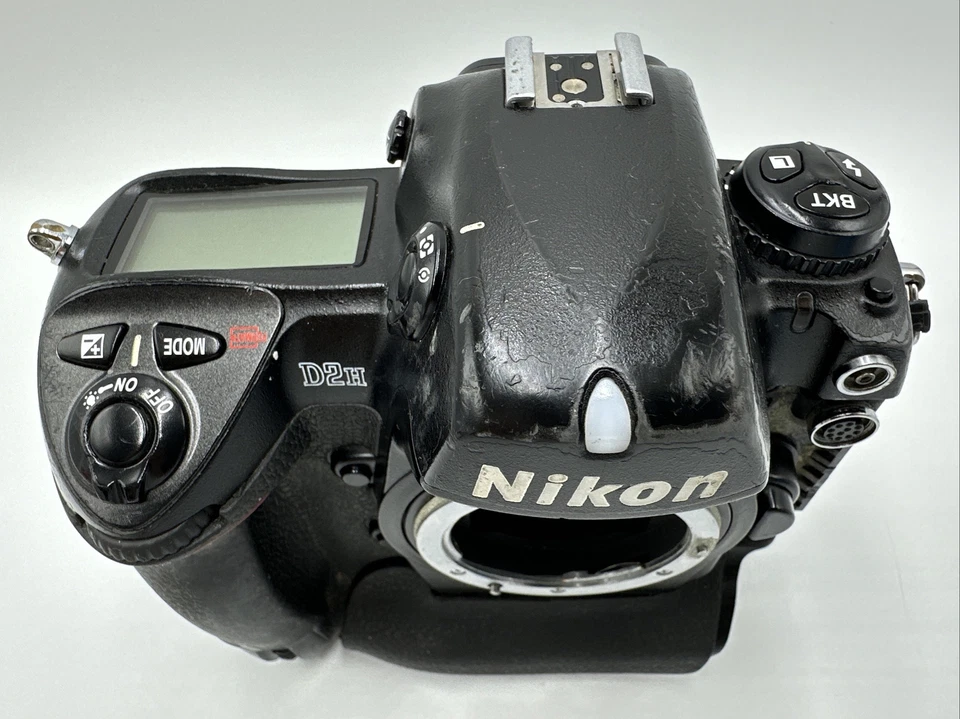 Cuerpo de cámara digital Nikon D2h 4,1 megapíxeles SLR SN 2004042 *TAL CUAL* Foto 2 de 4