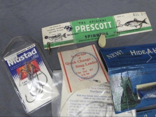 Fishing Lures Lot Mix of vintage used and new lures baits tackle and bobbers - Picture 3 of 17