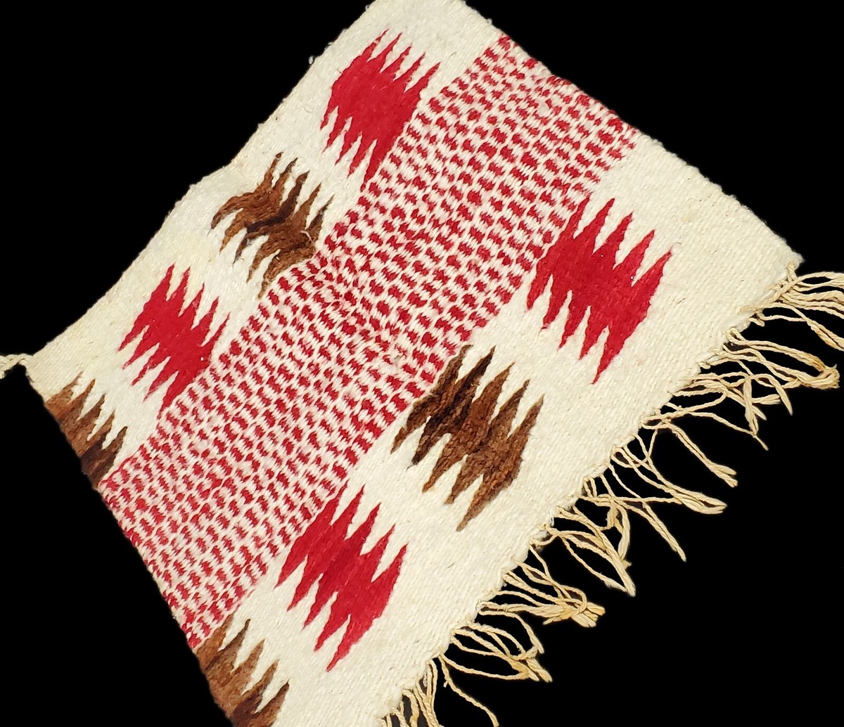 Couverture de selle de cheval vintage tissée à la main, noir et rouge, 69 x 63 po. - France