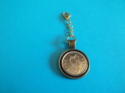 FÜNF (5) PENCE MÜNZE - IRISCH - EIRE - BRONZE GEHÄUSTE ANHÄNGER / CHARM - 1992 bis 2000